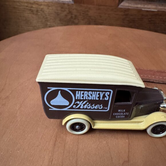Lledo Days Gone Diecast Vehicles - Hershey's Kisses Delivery Van - Picture 2 of 8